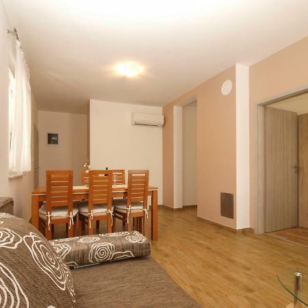 4 Stars Apartments-Pikula Fažana Buitenkant foto