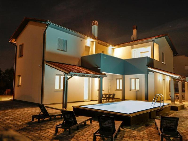 4 Stars Apartments-Pikula Fažana Buitenkant foto