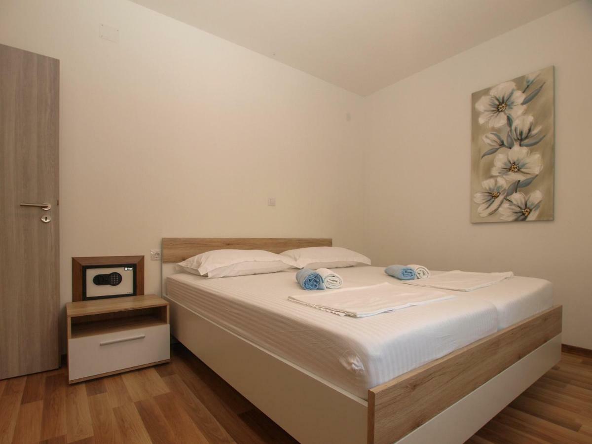 4 Stars Apartments-Pikula Fažana Buitenkant foto