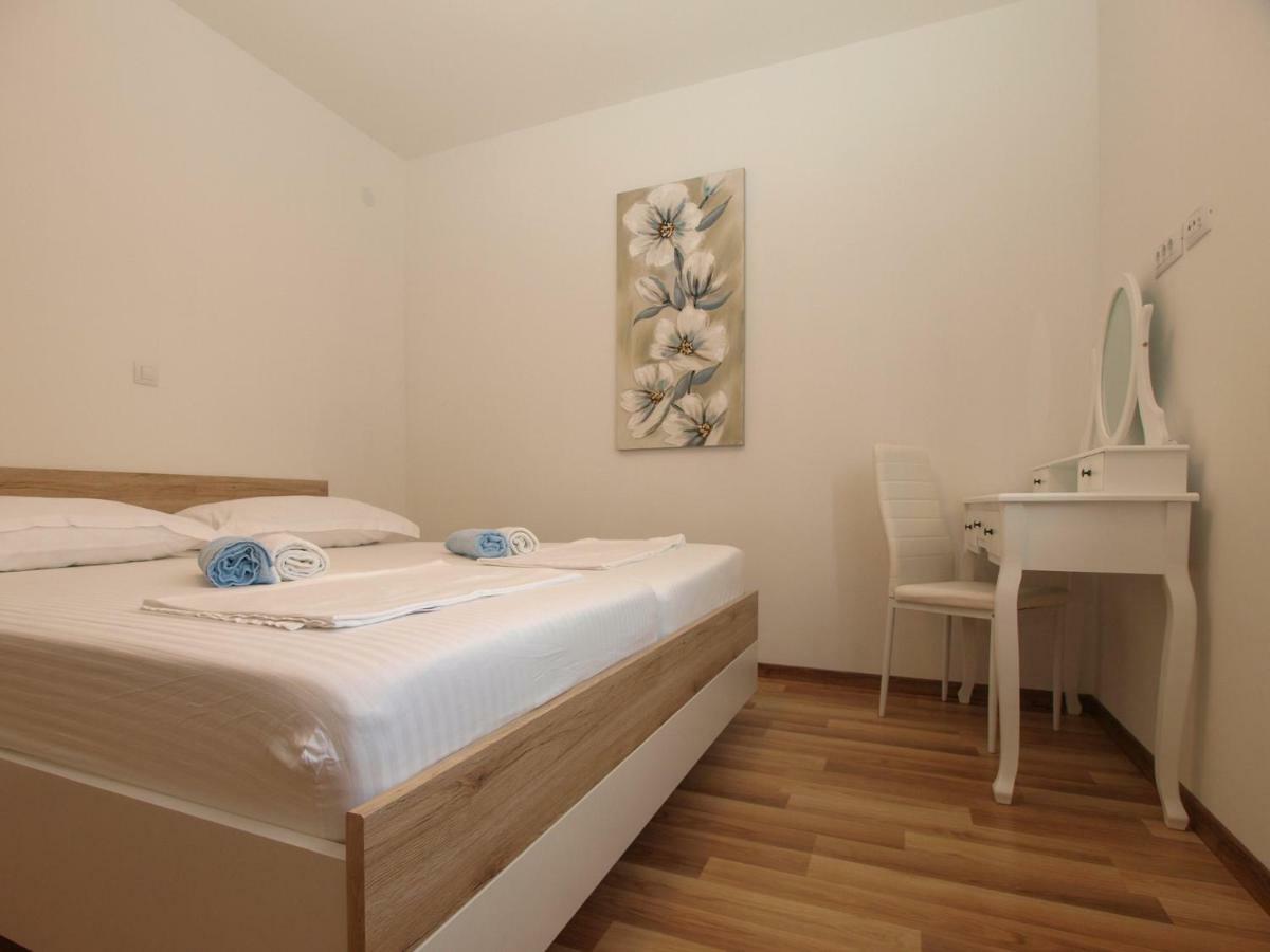 4 Stars Apartments-Pikula Fažana Buitenkant foto