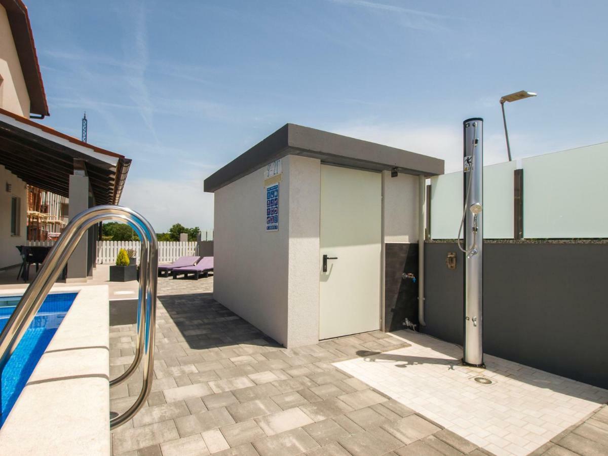 4 Stars Apartments-Pikula Fažana Buitenkant foto