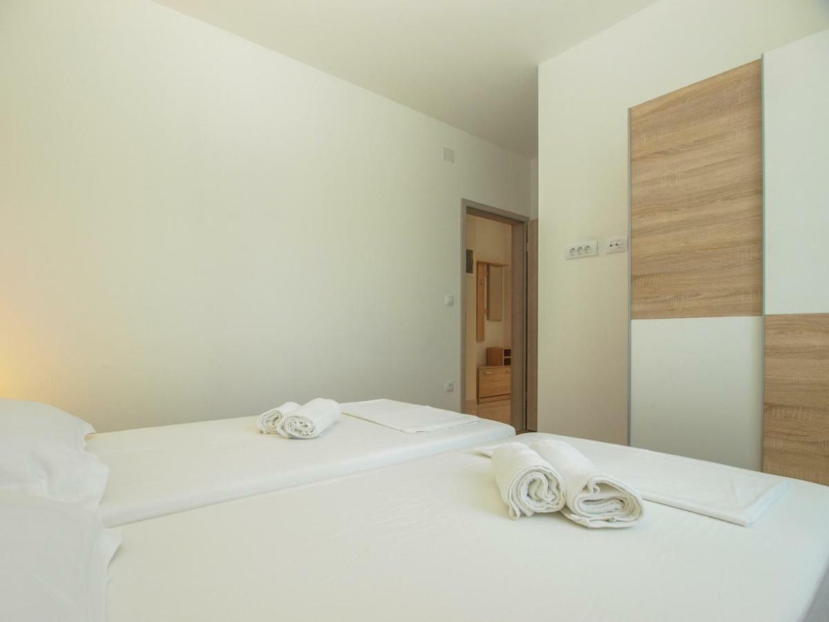 4 Stars Apartments-Pikula Fažana Buitenkant foto