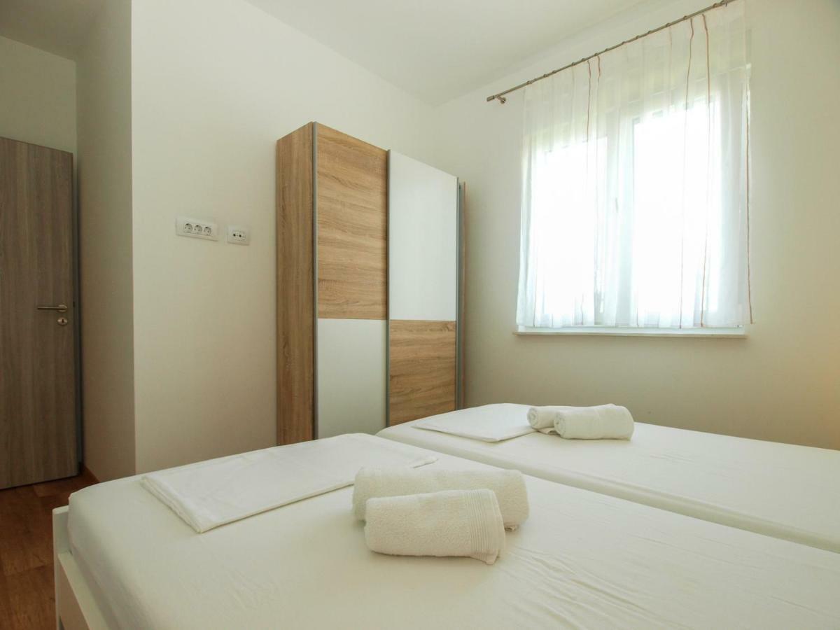 4 Stars Apartments-Pikula Fažana Buitenkant foto