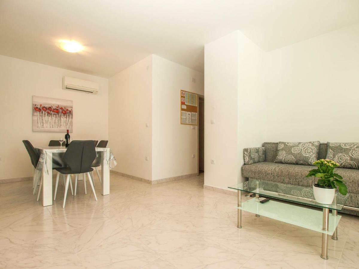 4 Stars Apartments-Pikula Fažana Buitenkant foto