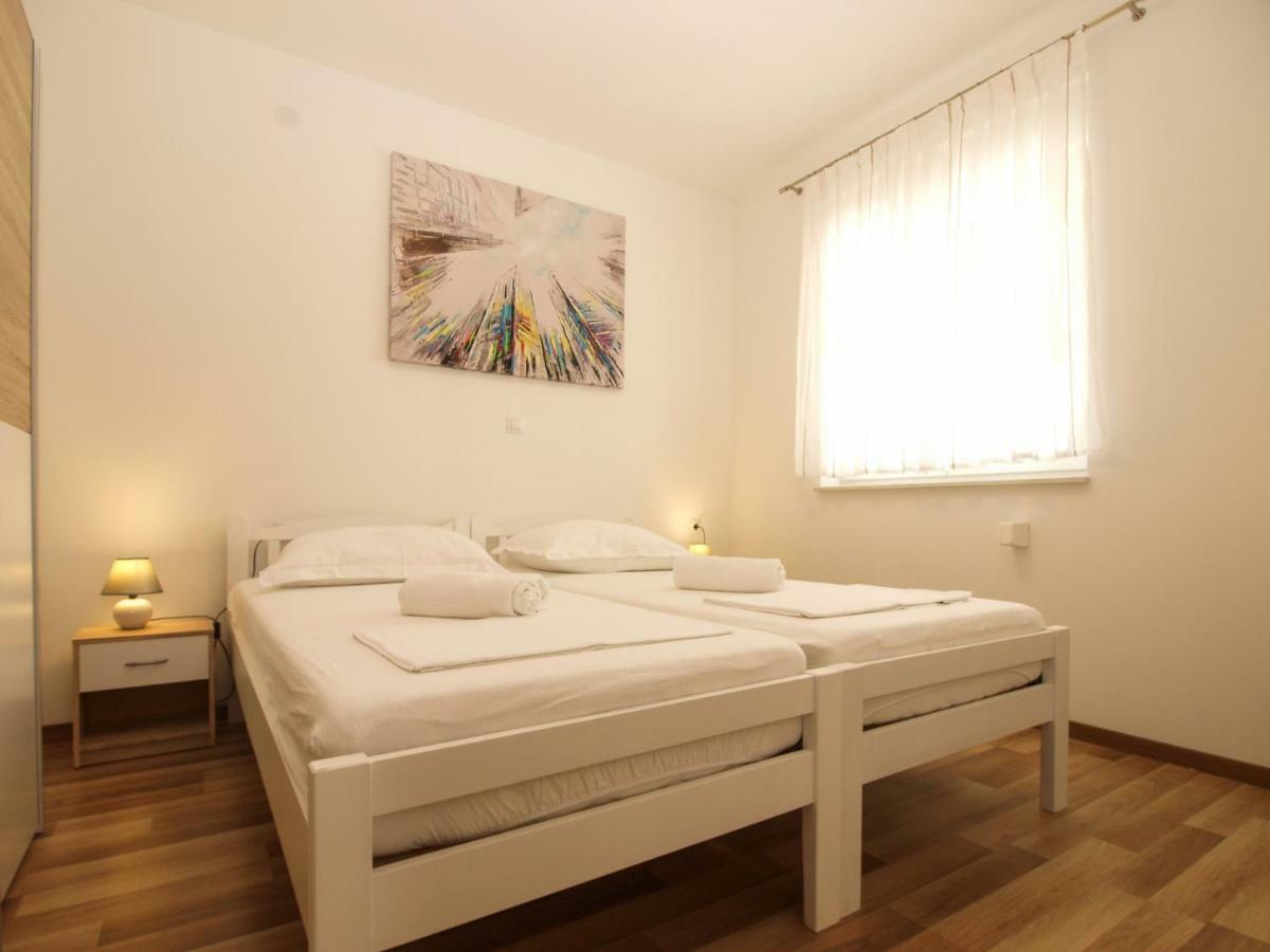 4 Stars Apartments-Pikula Fažana Buitenkant foto