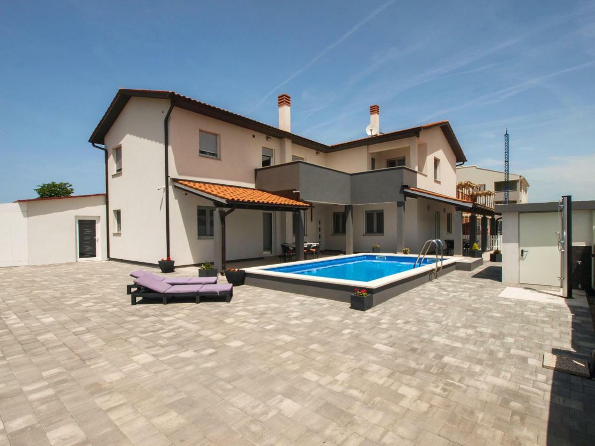 4 Stars Apartments-Pikula Fažana Buitenkant foto