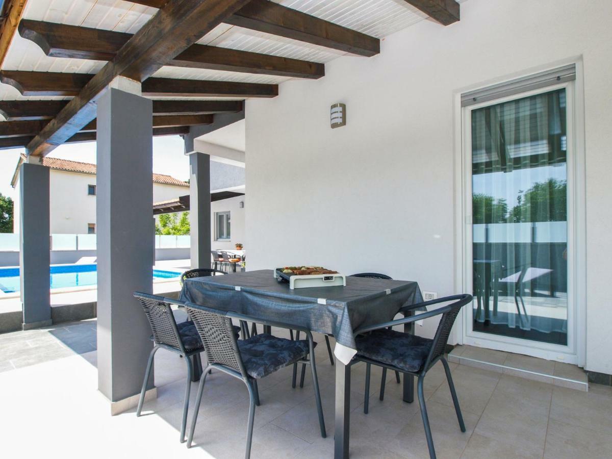 4 Stars Apartments-Pikula Fažana Buitenkant foto