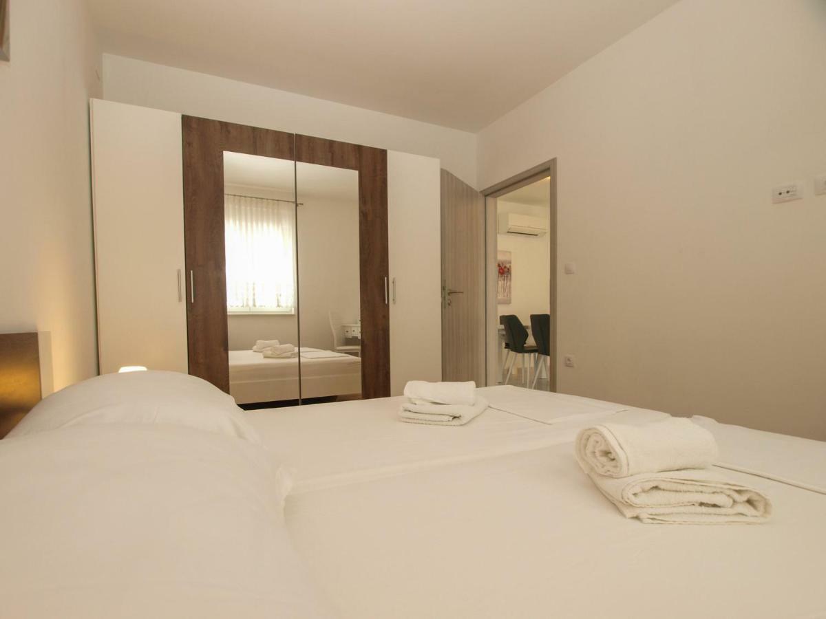 4 Stars Apartments-Pikula Fažana Buitenkant foto