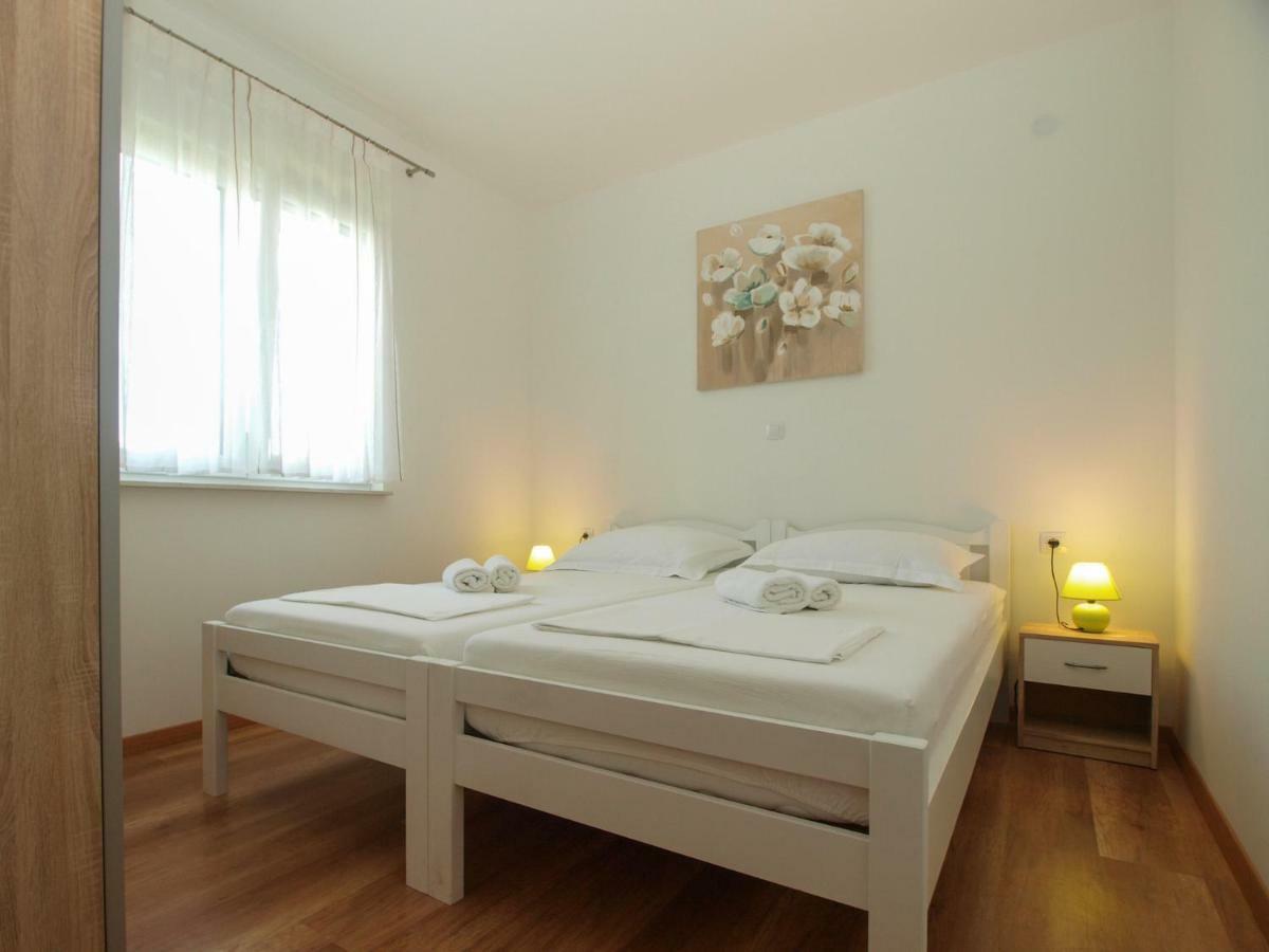 4 Stars Apartments-Pikula Fažana Buitenkant foto