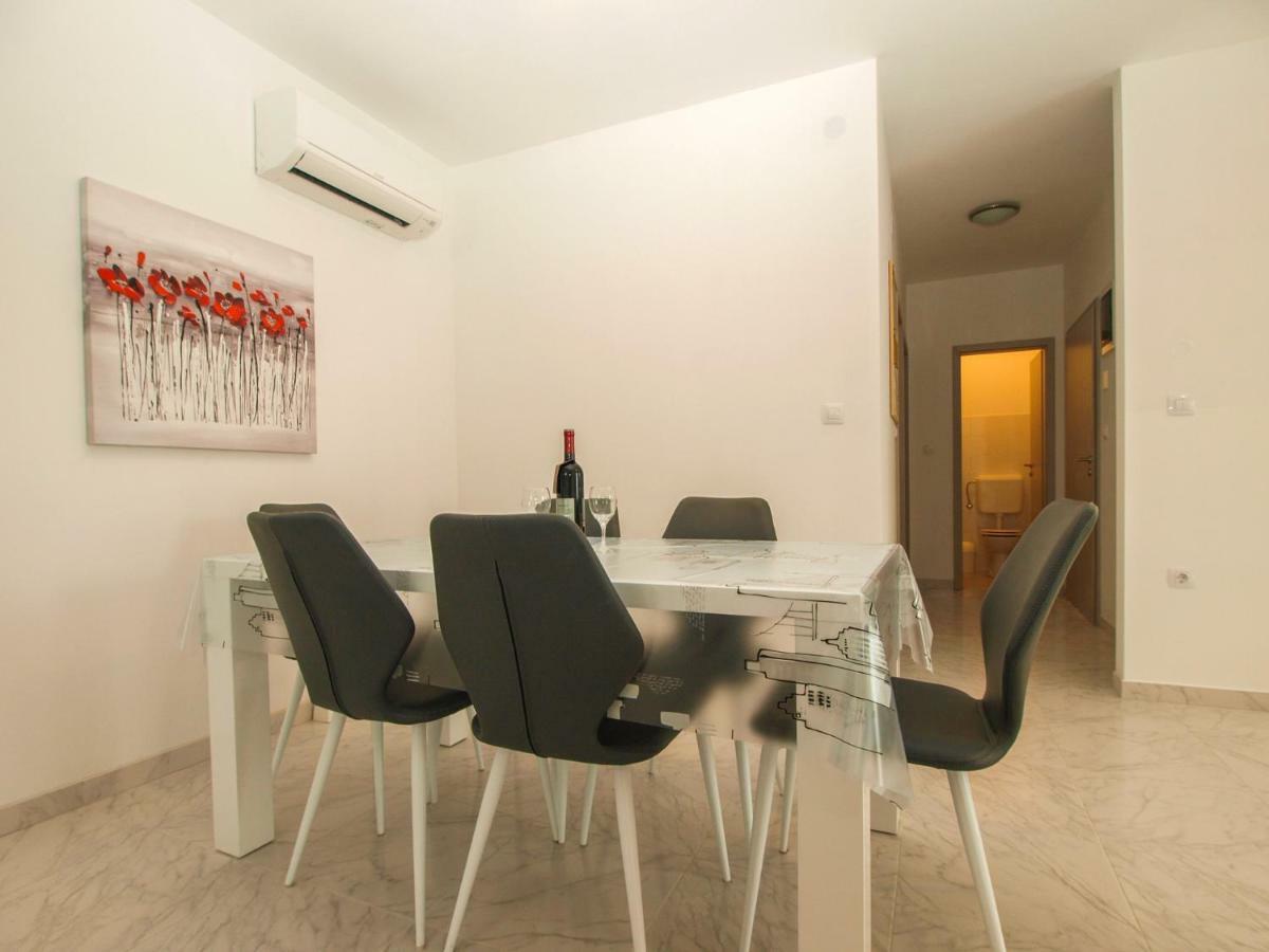 4 Stars Apartments-Pikula Fažana Buitenkant foto