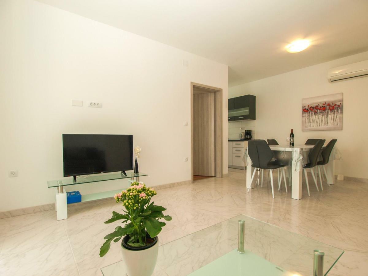 4 Stars Apartments-Pikula Fažana Buitenkant foto