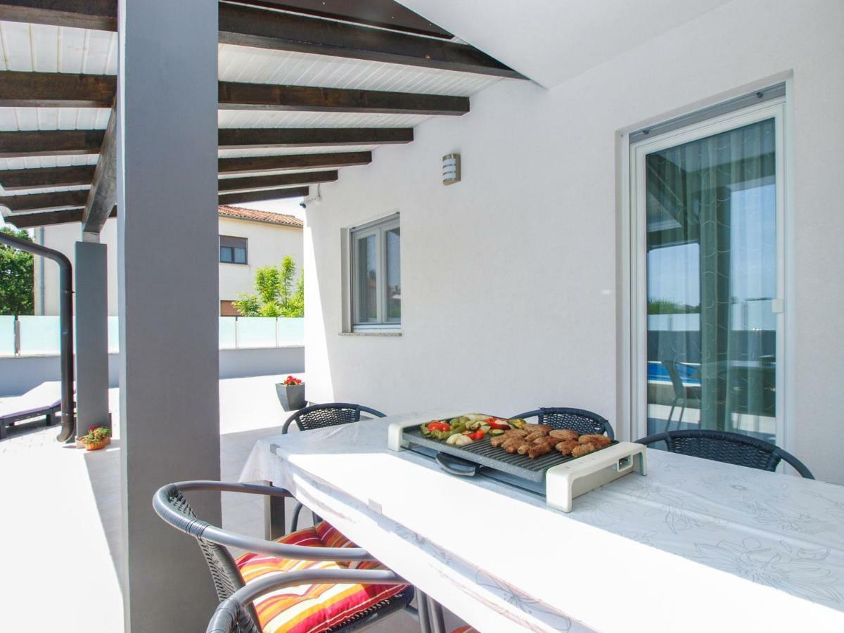 4 Stars Apartments-Pikula Fažana Buitenkant foto