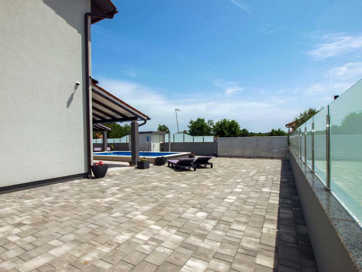 4 Stars Apartments-Pikula Fažana Buitenkant foto