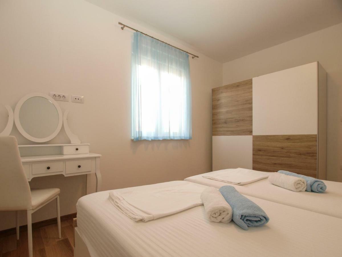 4 Stars Apartments-Pikula Fažana Buitenkant foto