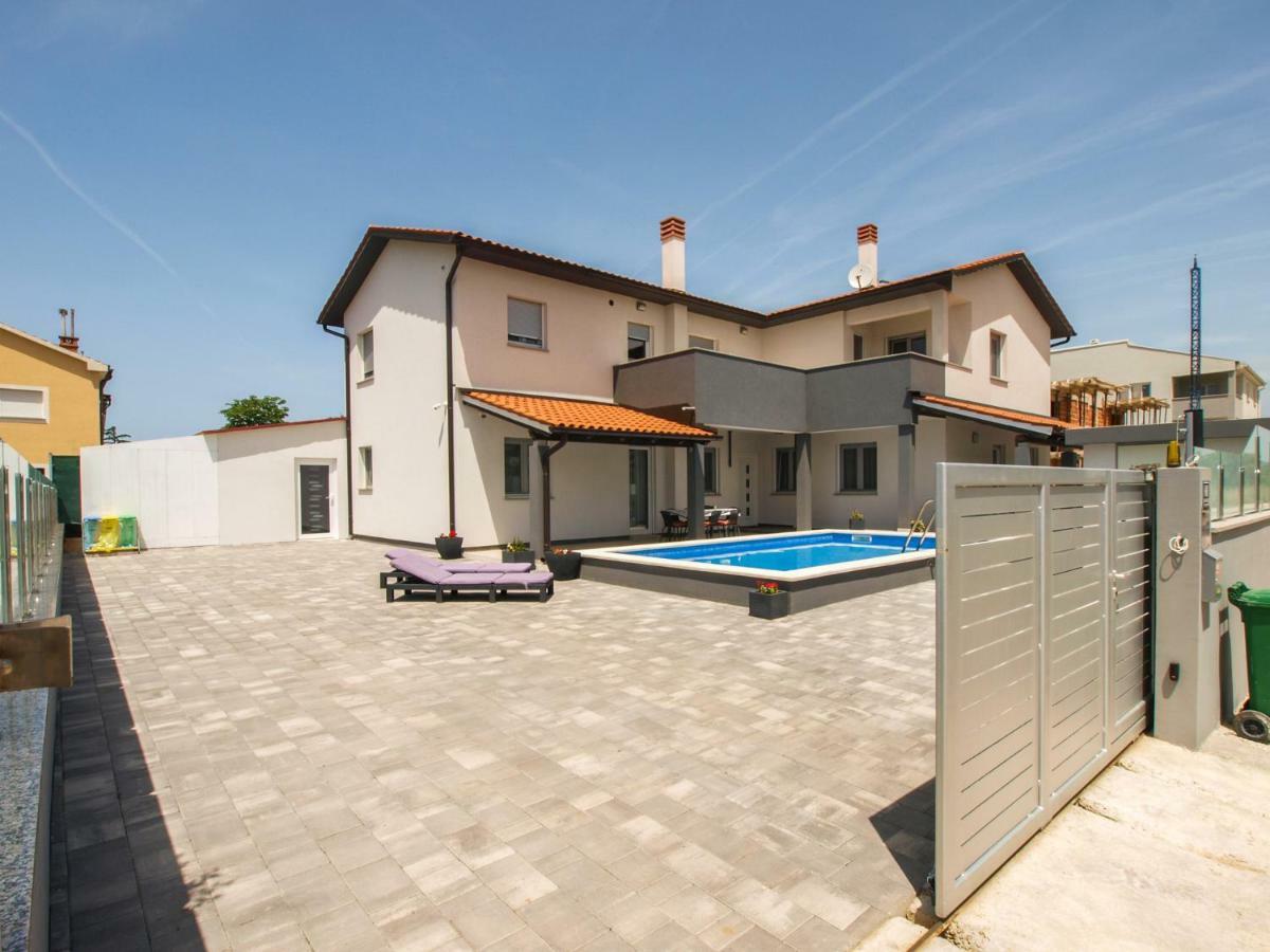 4 Stars Apartments-Pikula Fažana Buitenkant foto