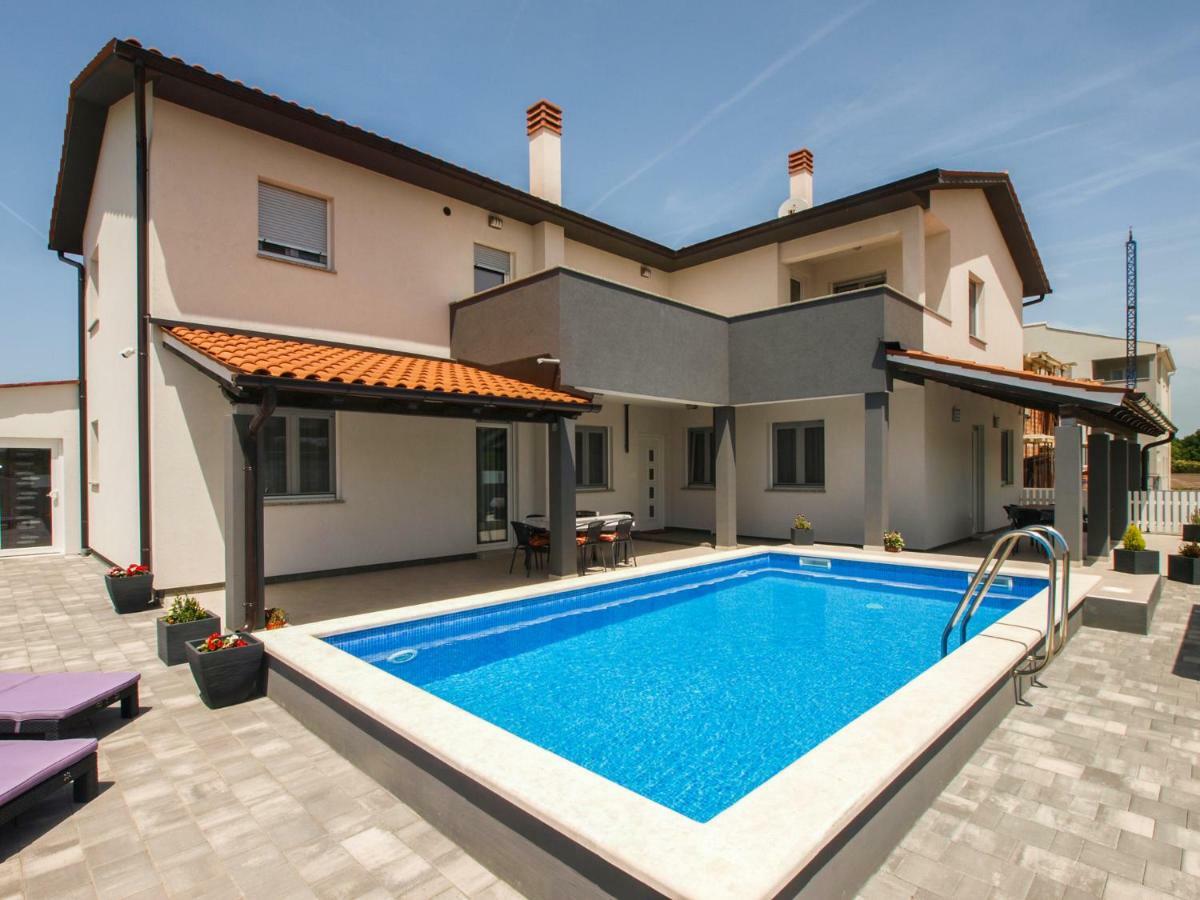 4 Stars Apartments-Pikula Fažana Buitenkant foto