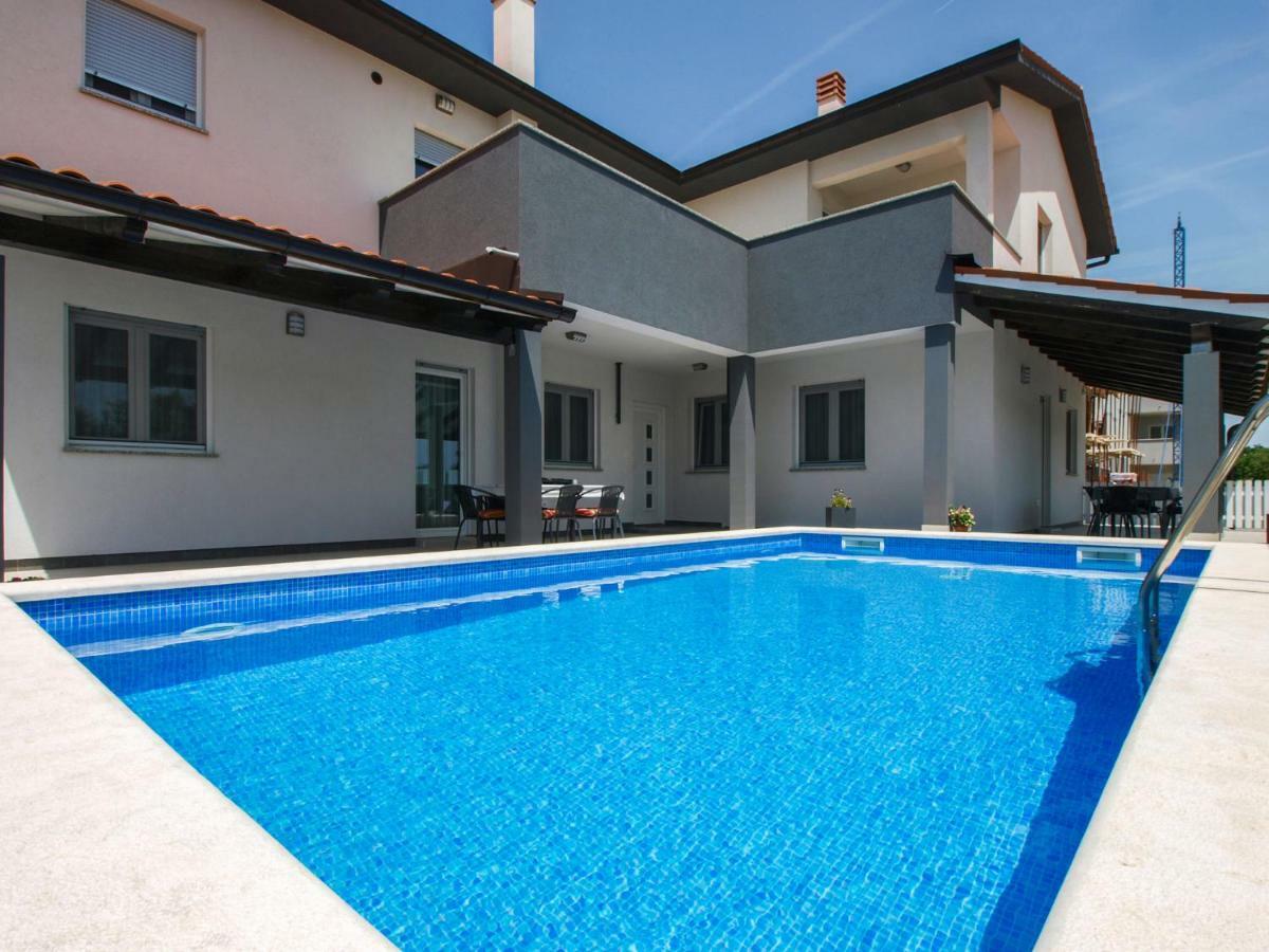 4 Stars Apartments-Pikula Fažana Buitenkant foto