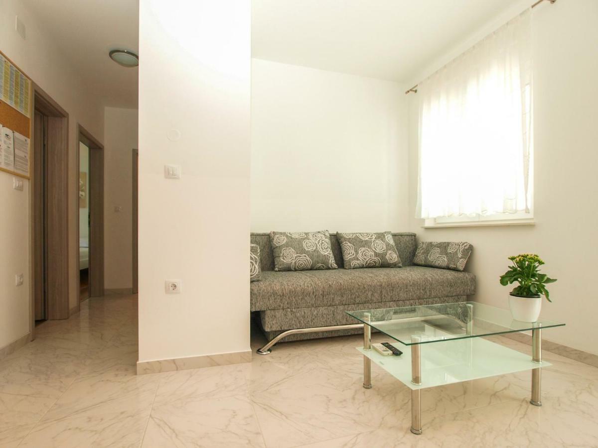 4 Stars Apartments-Pikula Fažana Buitenkant foto