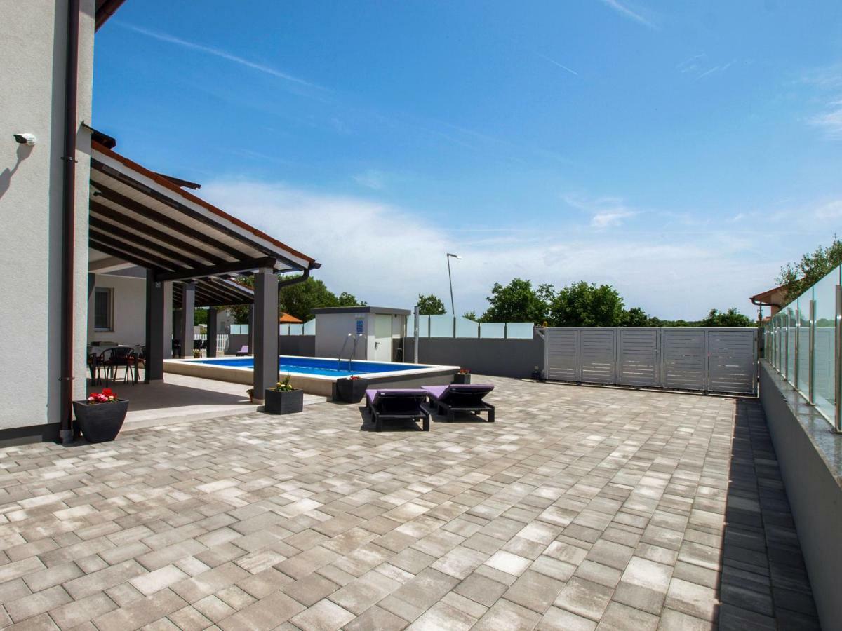 4 Stars Apartments-Pikula Fažana Buitenkant foto