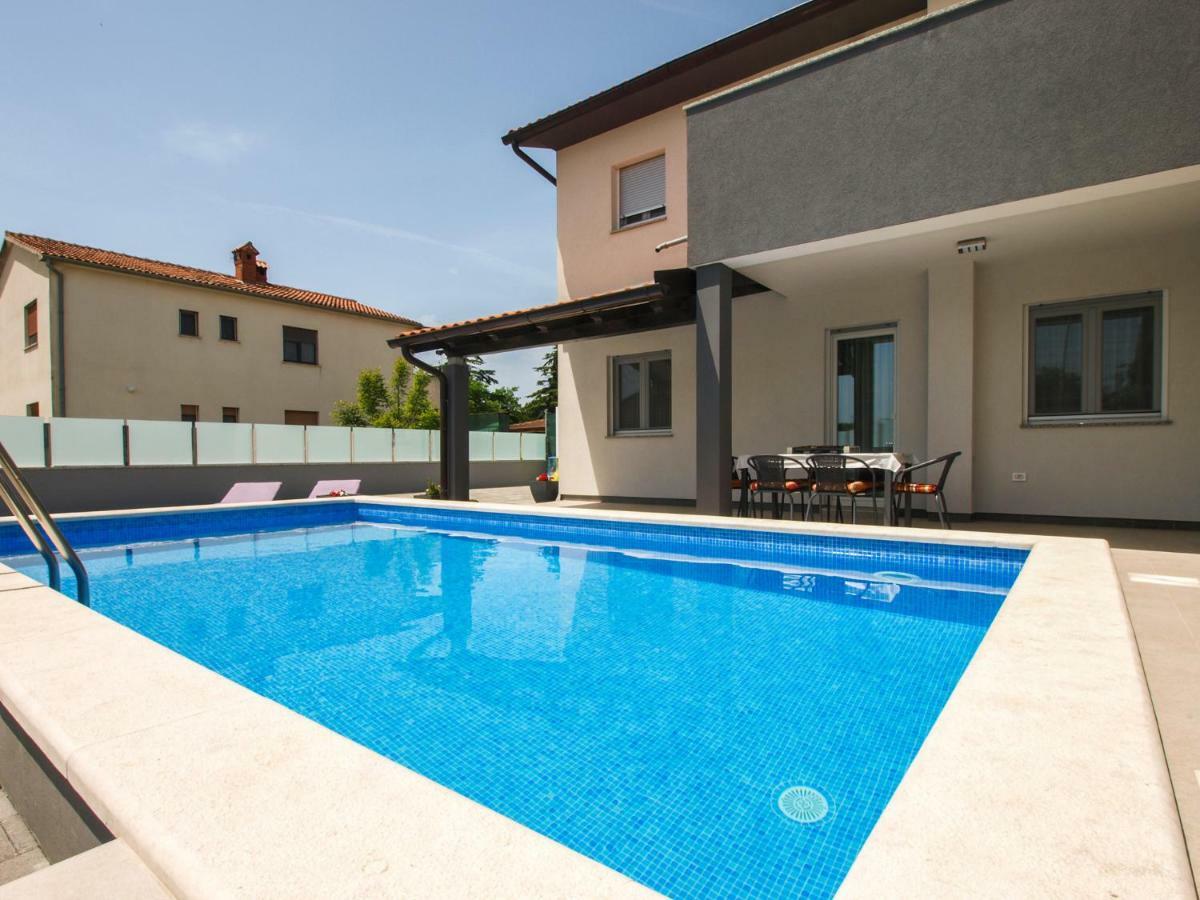 4 Stars Apartments-Pikula Fažana Buitenkant foto