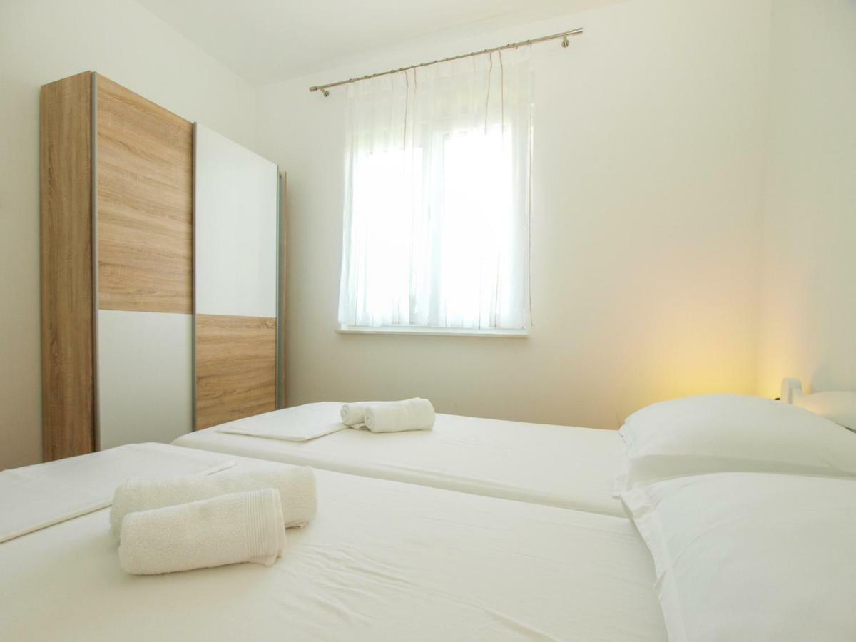 4 Stars Apartments-Pikula Fažana Buitenkant foto