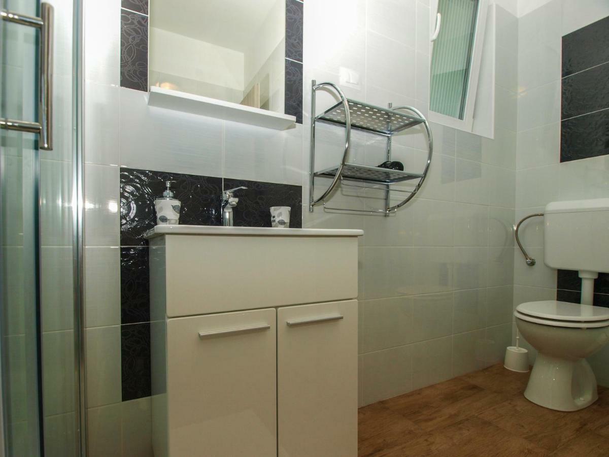 4 Stars Apartments-Pikula Fažana Buitenkant foto