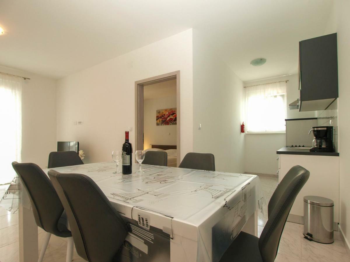 4 Stars Apartments-Pikula Fažana Buitenkant foto
