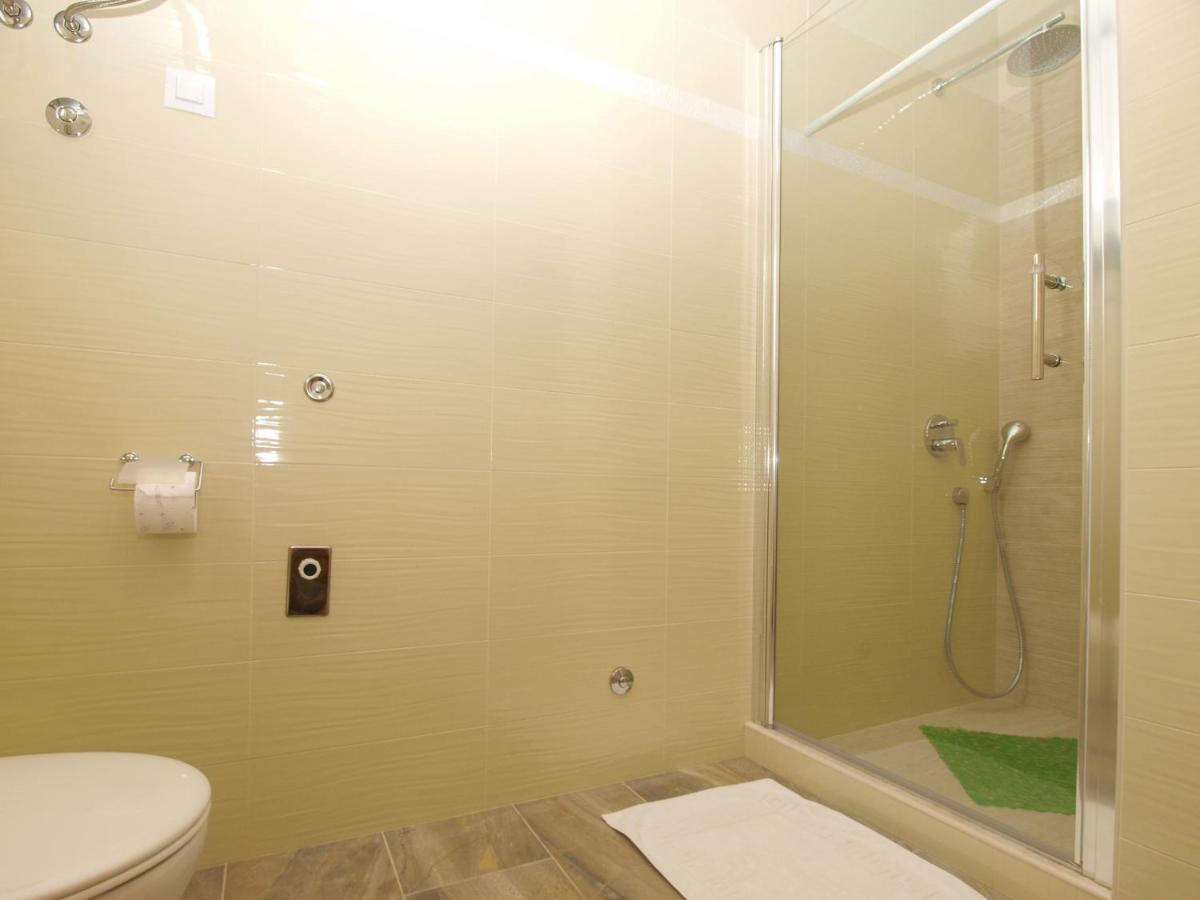 4 Stars Apartments-Pikula Fažana Buitenkant foto